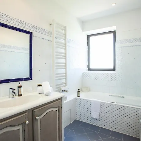 Le Clos Du Buis Hotel 3*