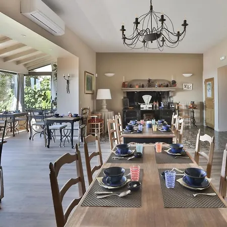 Le Clos Du Buis