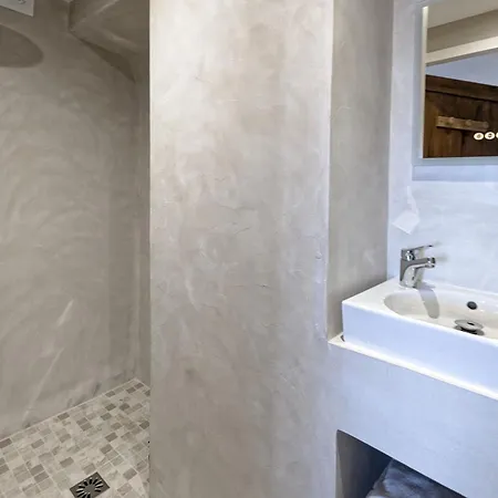Hotel Le Clos Du Buis 3*